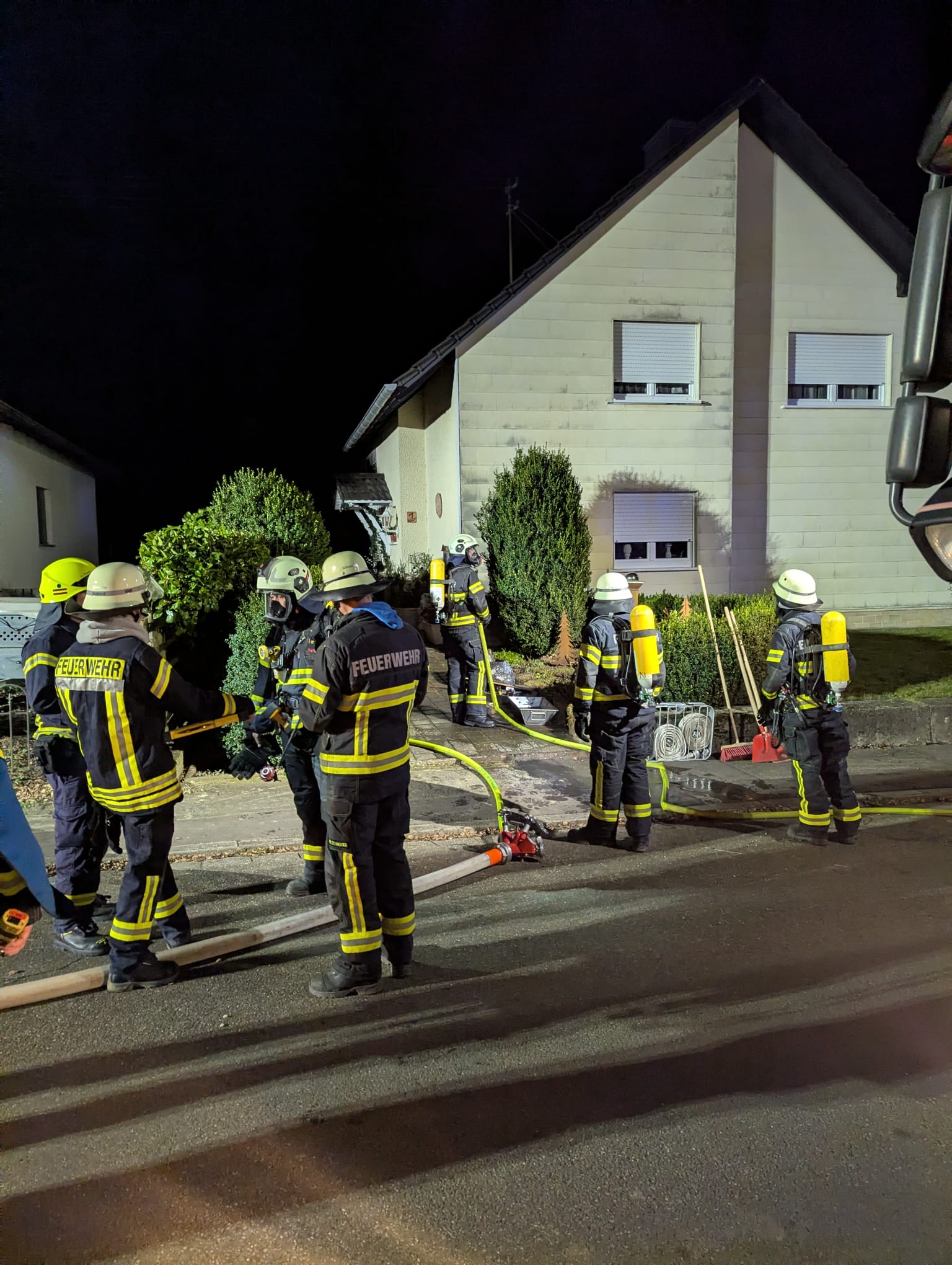 Brand 4 Menschenlage unklar